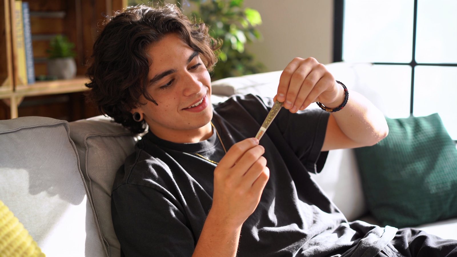 Your First Time: What to Expect When You Try Cannabis